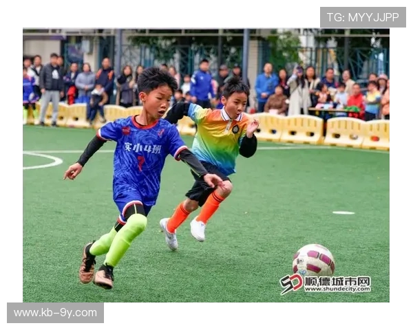 以激情海报呈现绿茵球场少年奋力逐梦的动感足球精彩震撼非凡瞬间